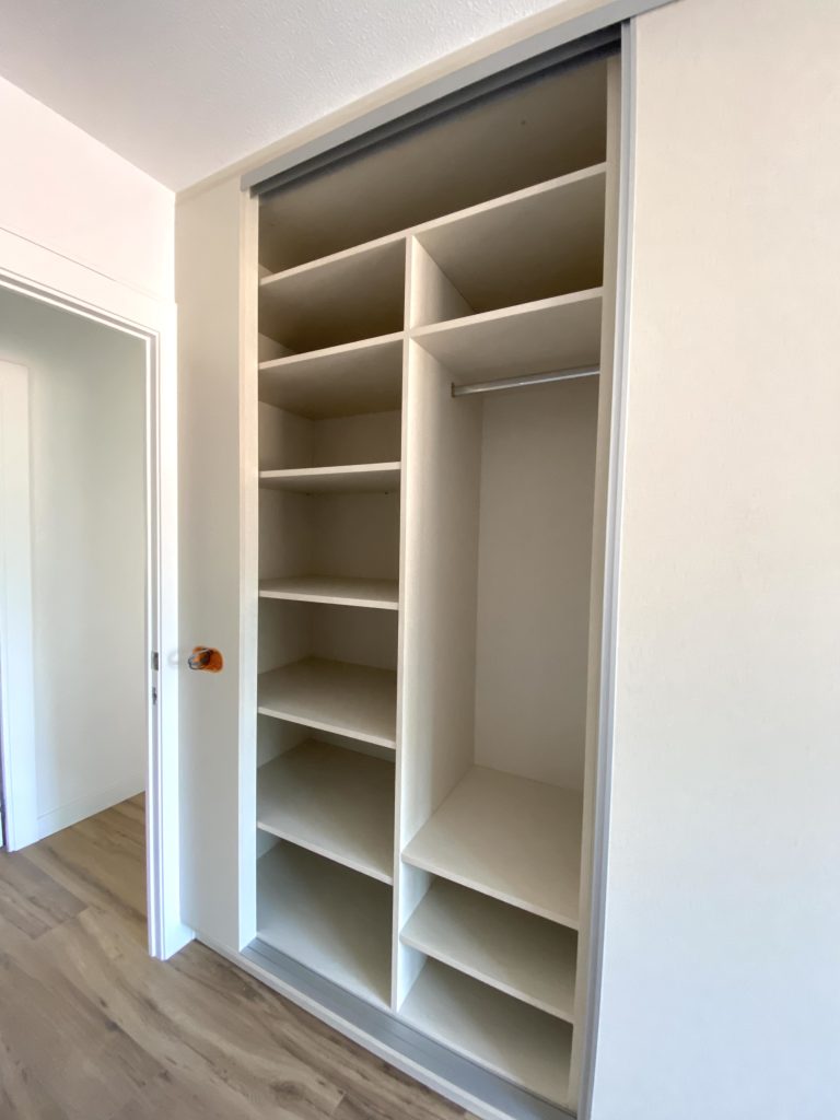 mueble con puertas correderas