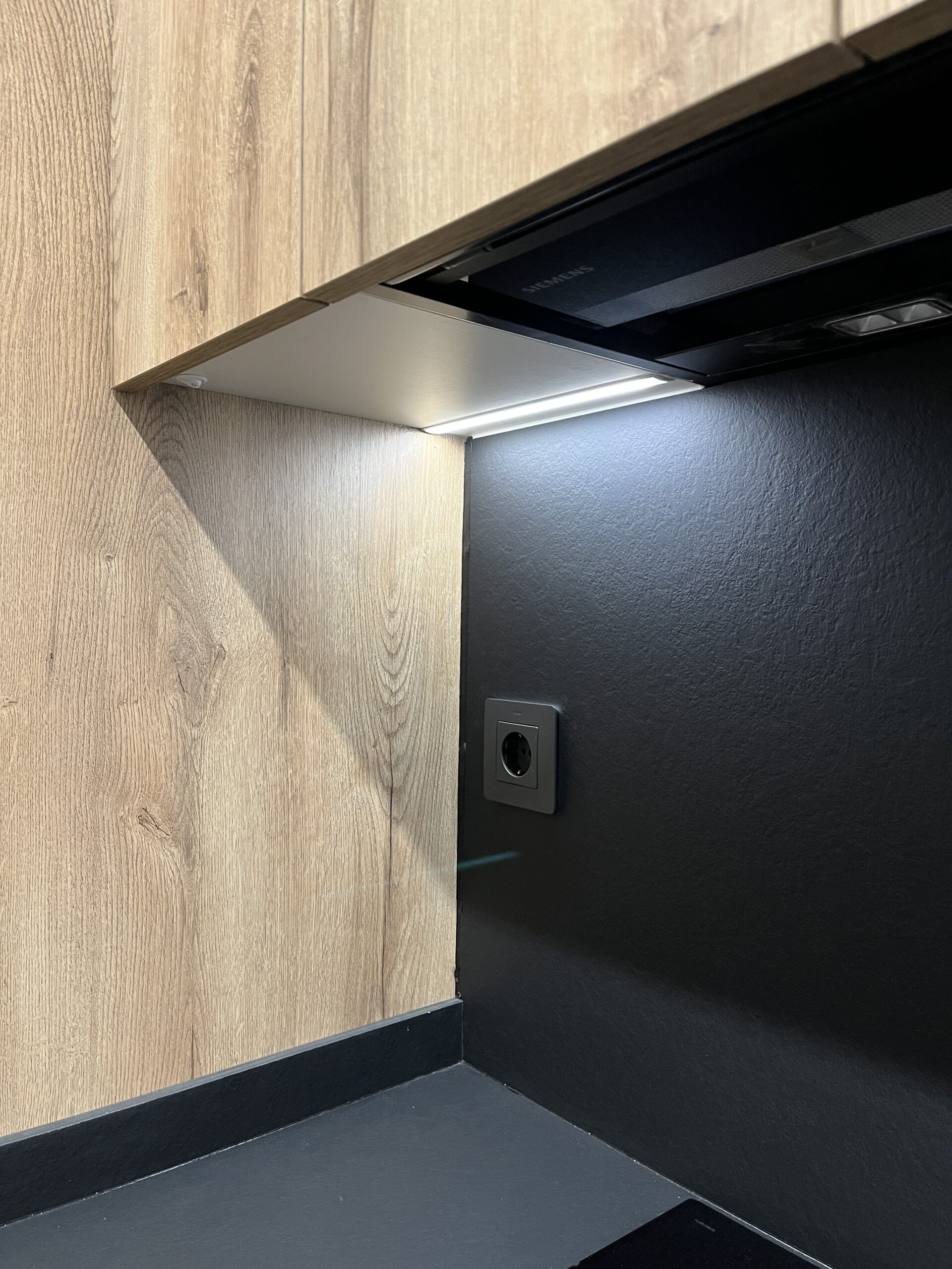 ag carpinteria a medida cocina a medida la roca del valles cocina de alta calidad con uñeros blanco brillo y madera,muebles 19mm ,iluminacion led cocina